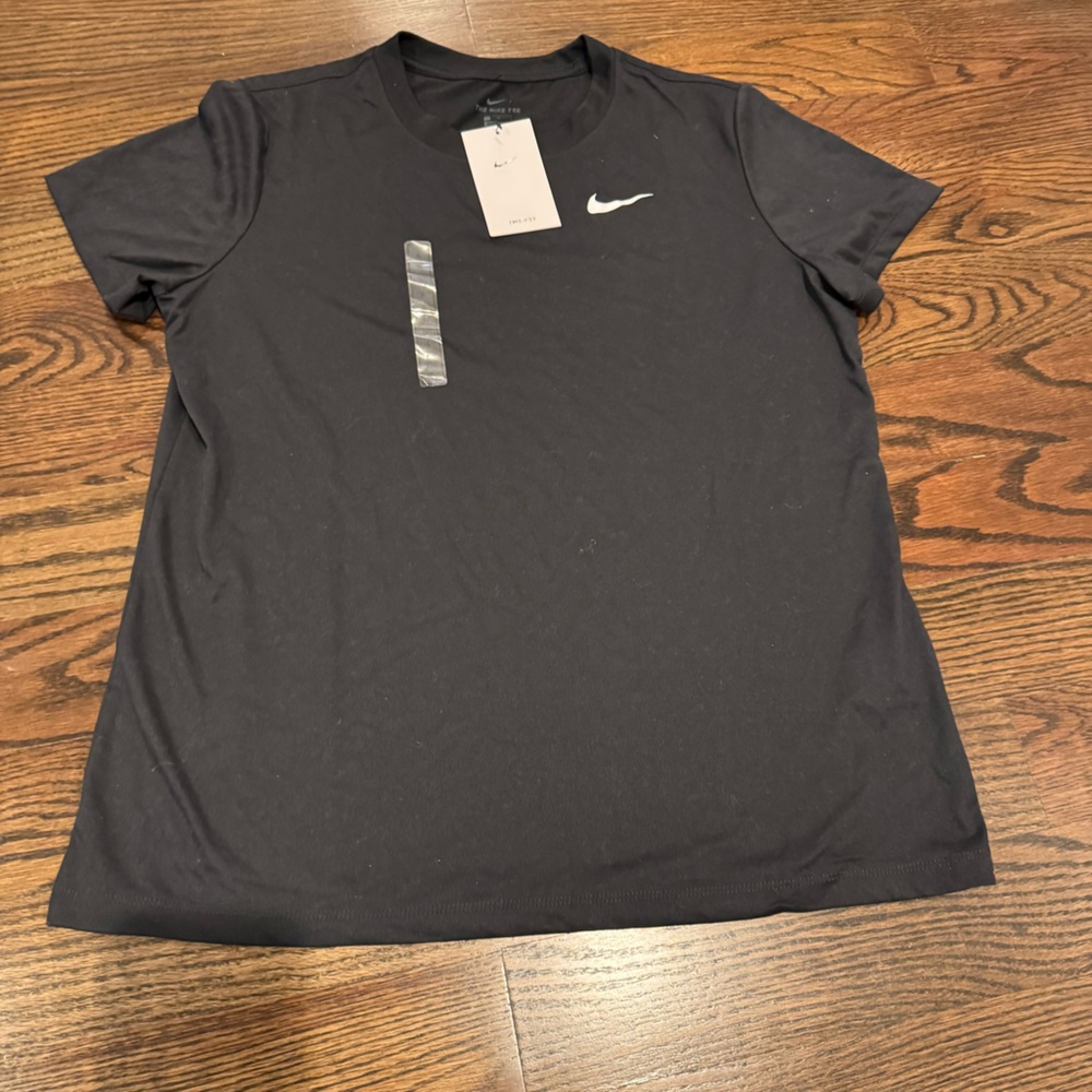 Nike dri- fit Tee large NWT